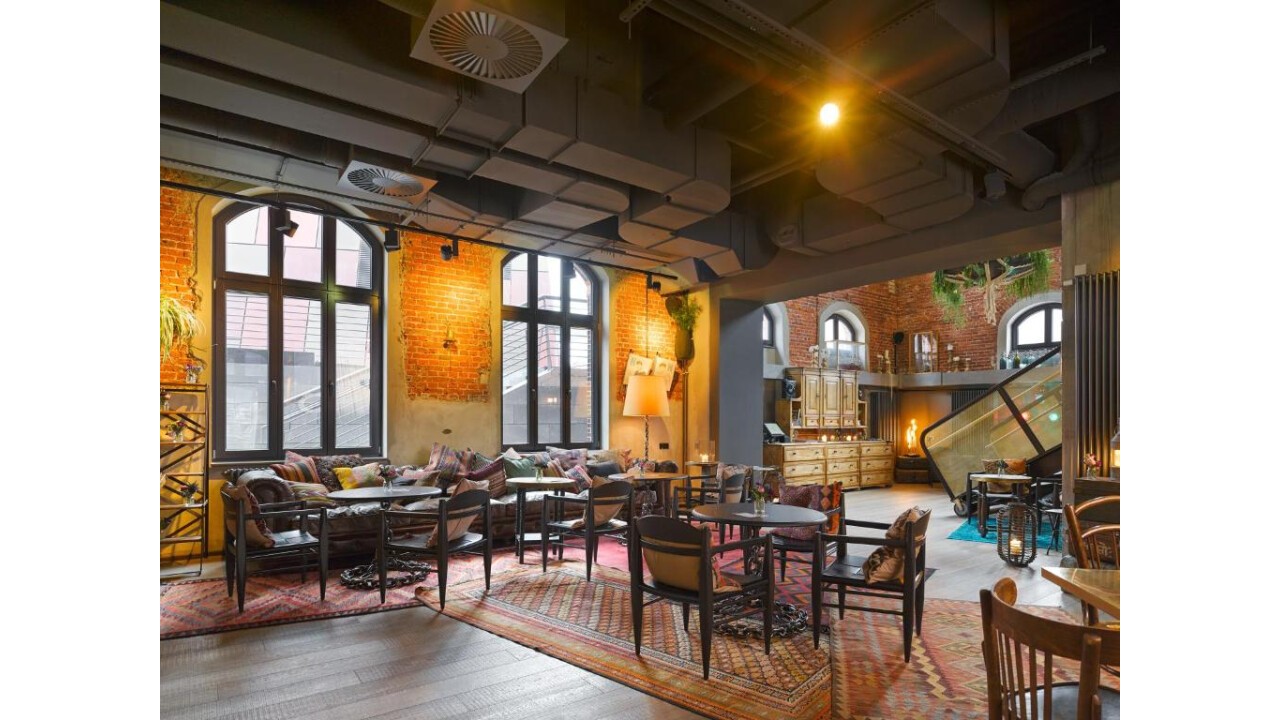 https://www.booking.com/hotel/de/25hours-altes-hafenamt.de.html